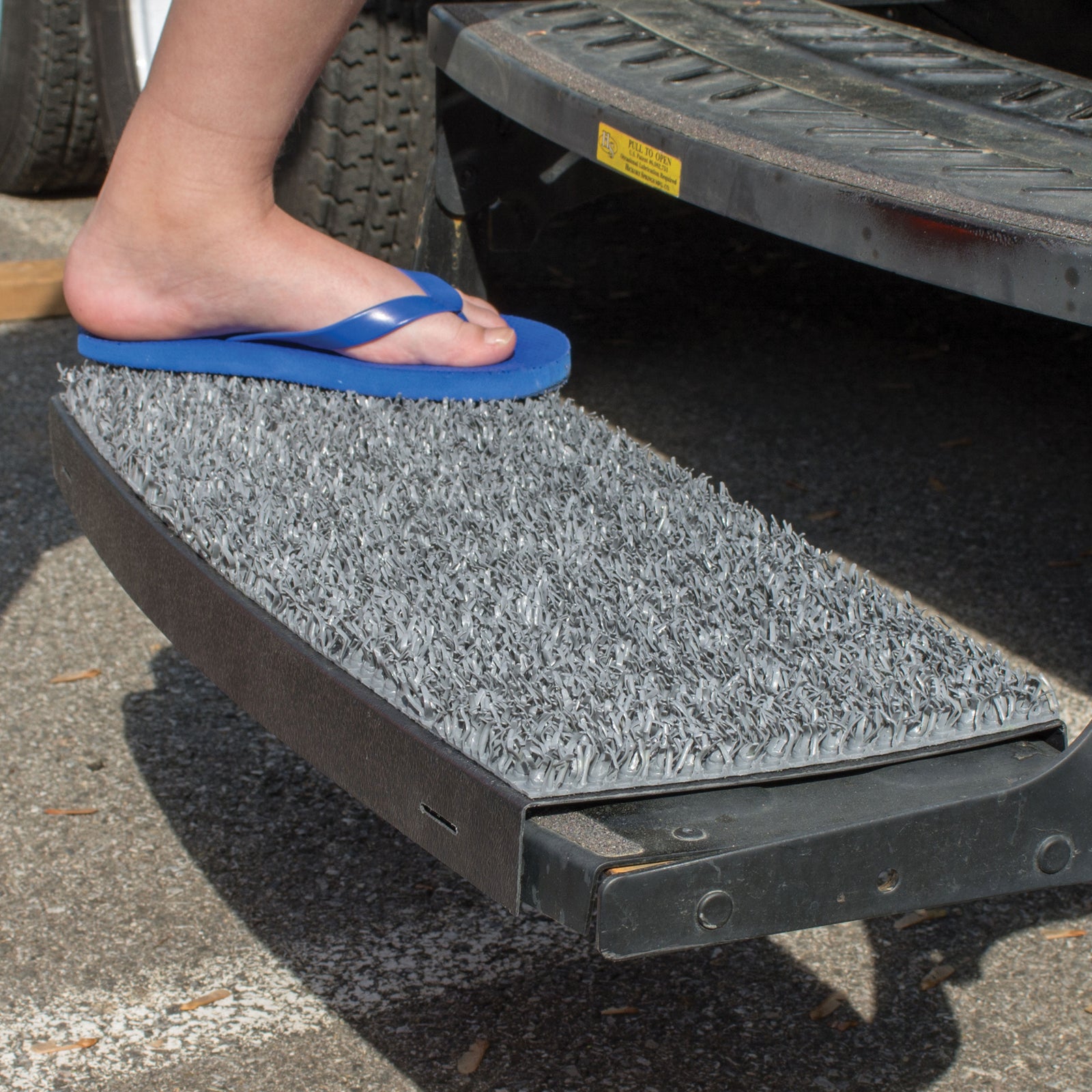 Safety Step SA80-00 Sand Away Step Rug Charcoal Curved - 21-3/4″ x 8-1/2″